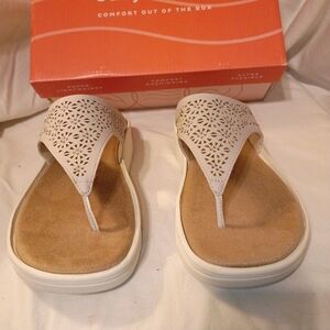 Women's Ivory Sandals By Easy Spirit Size 7.5